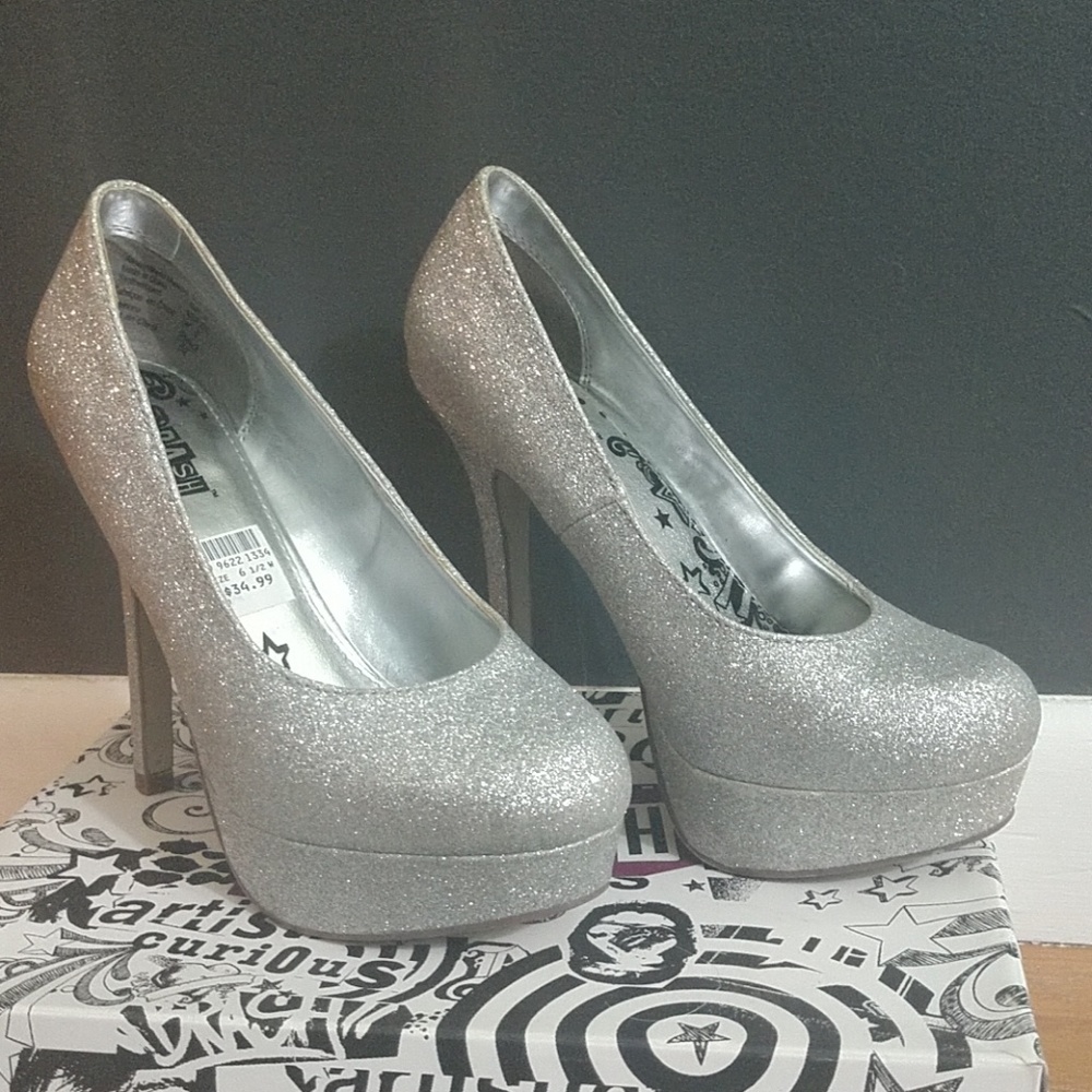 Shoes - Picture 3 of 3